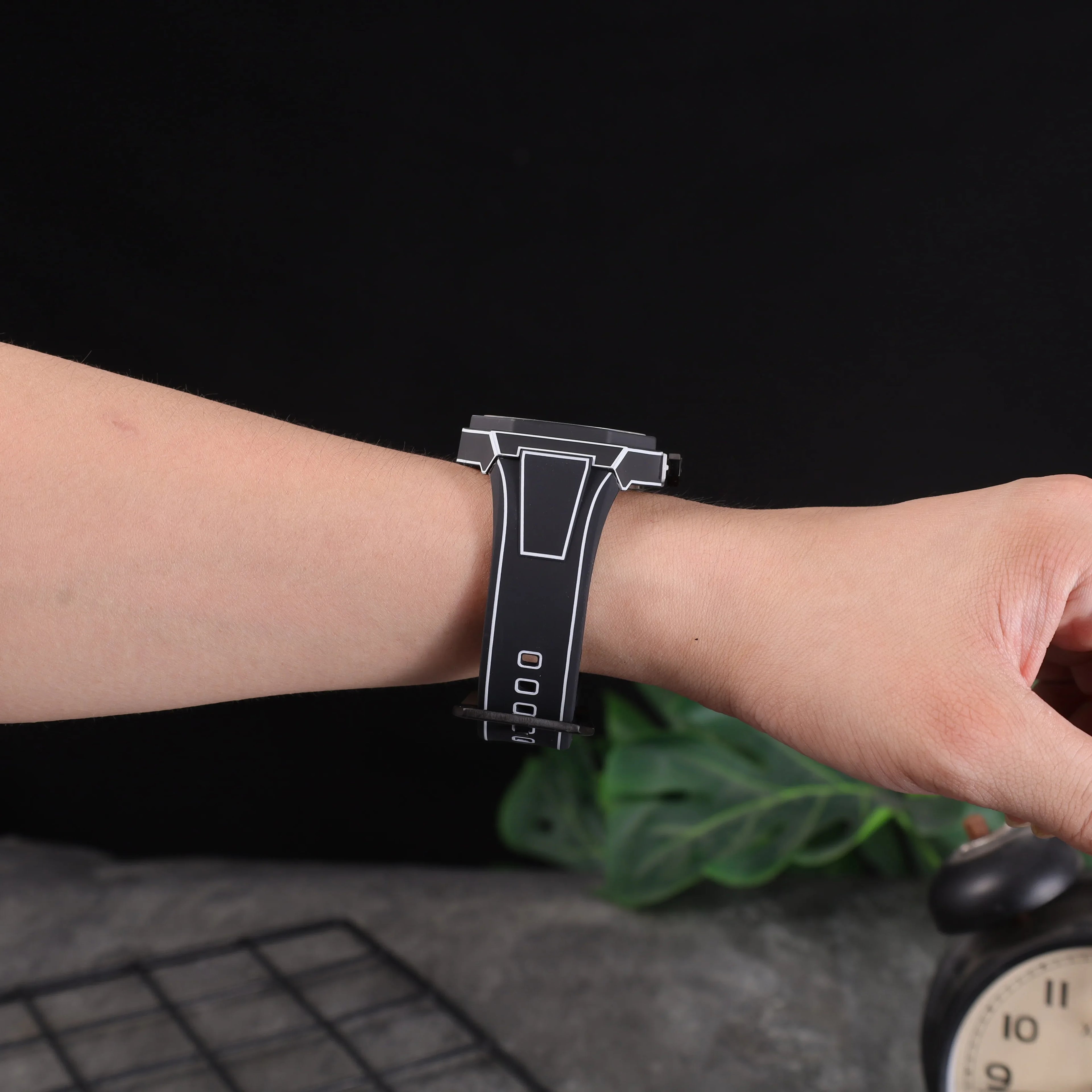 Modern Minimalist Sketching Creative Sports and Leisure Watch Creative Design Waterproof Watch