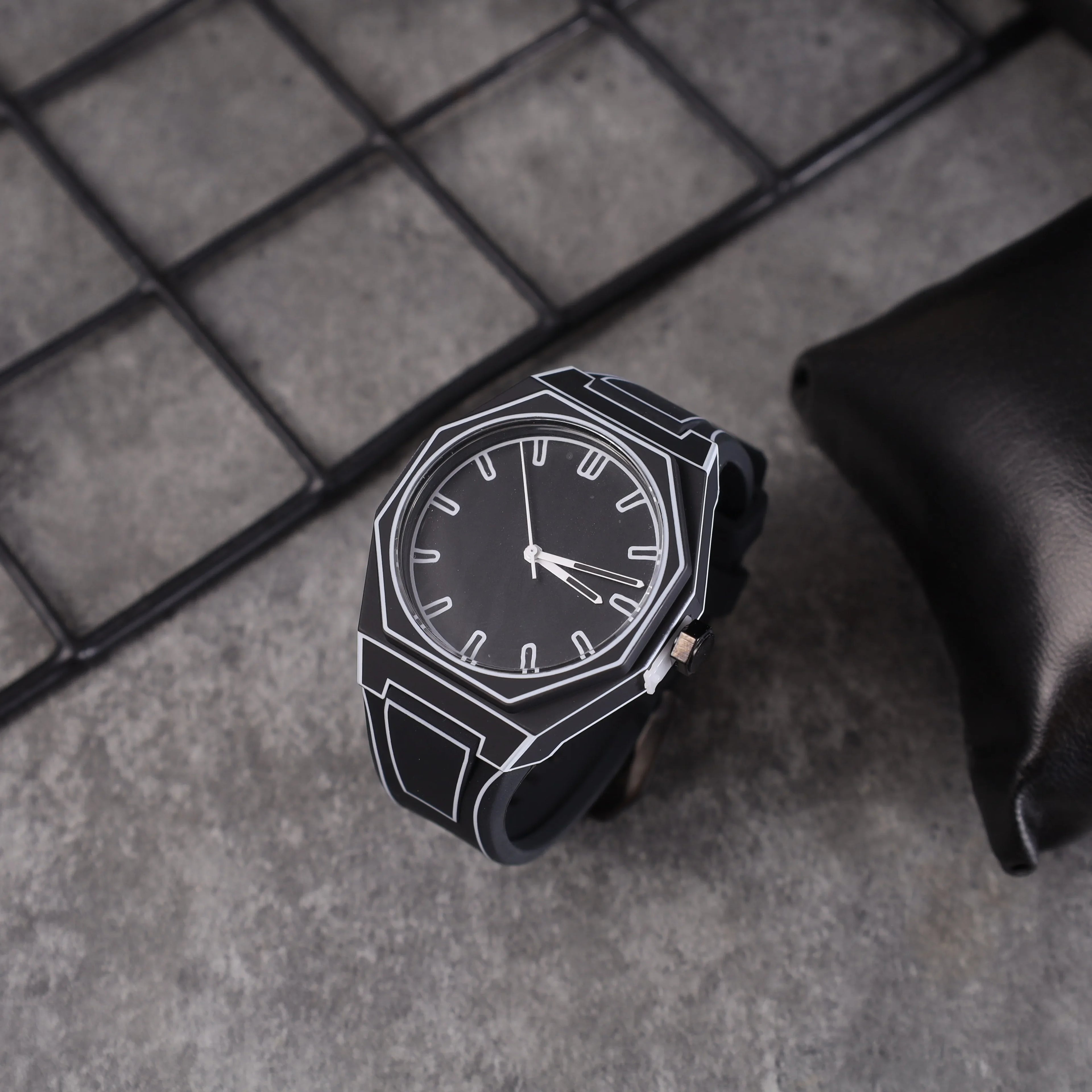 Modern Minimalist Sketching Creative Sports and Leisure Watch Creative Design Waterproof Watch