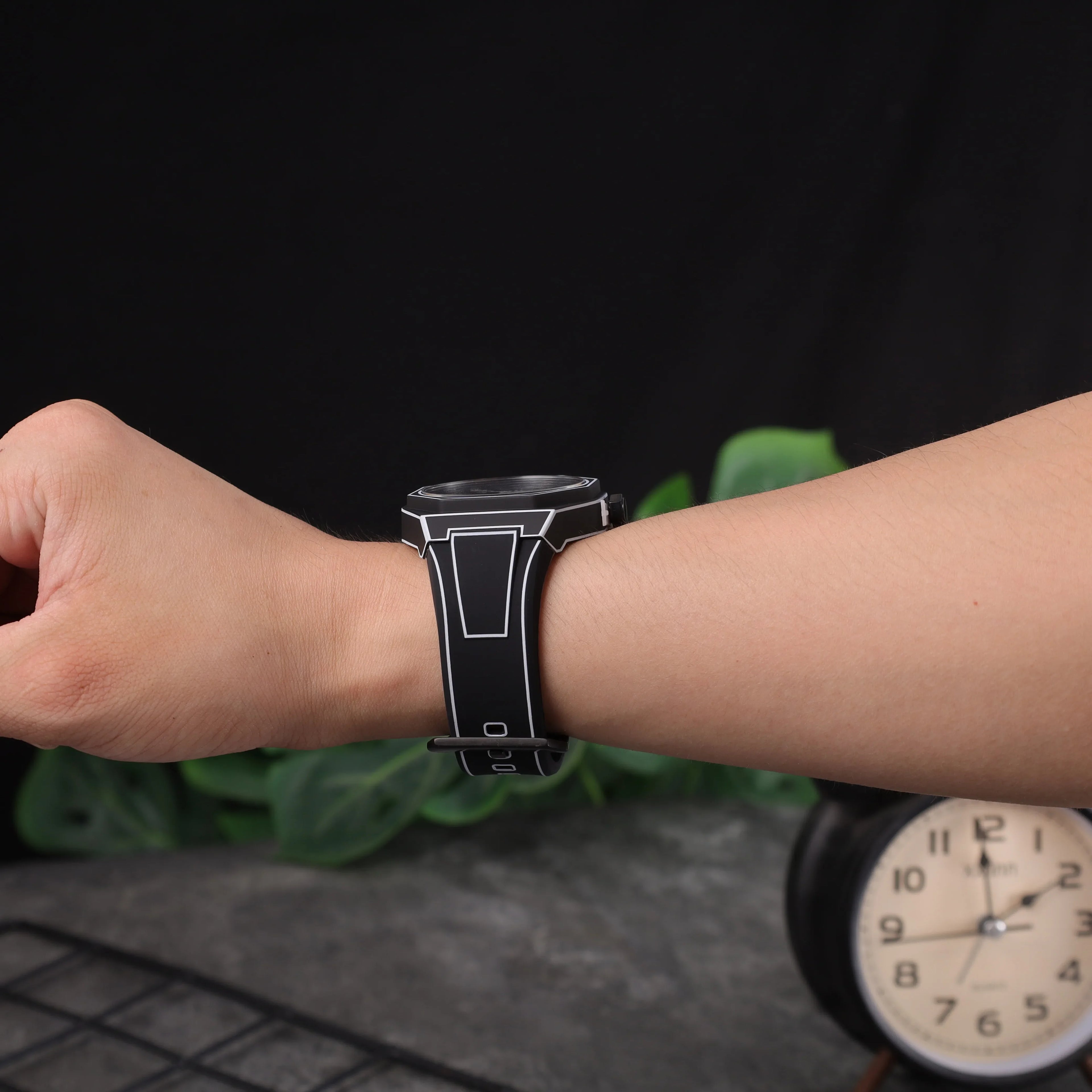 Modern Minimalist Sketching Creative Sports and Leisure Watch Creative Design Waterproof Watch